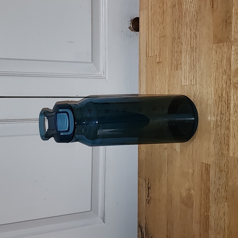 Reduce 40 oz water bottle